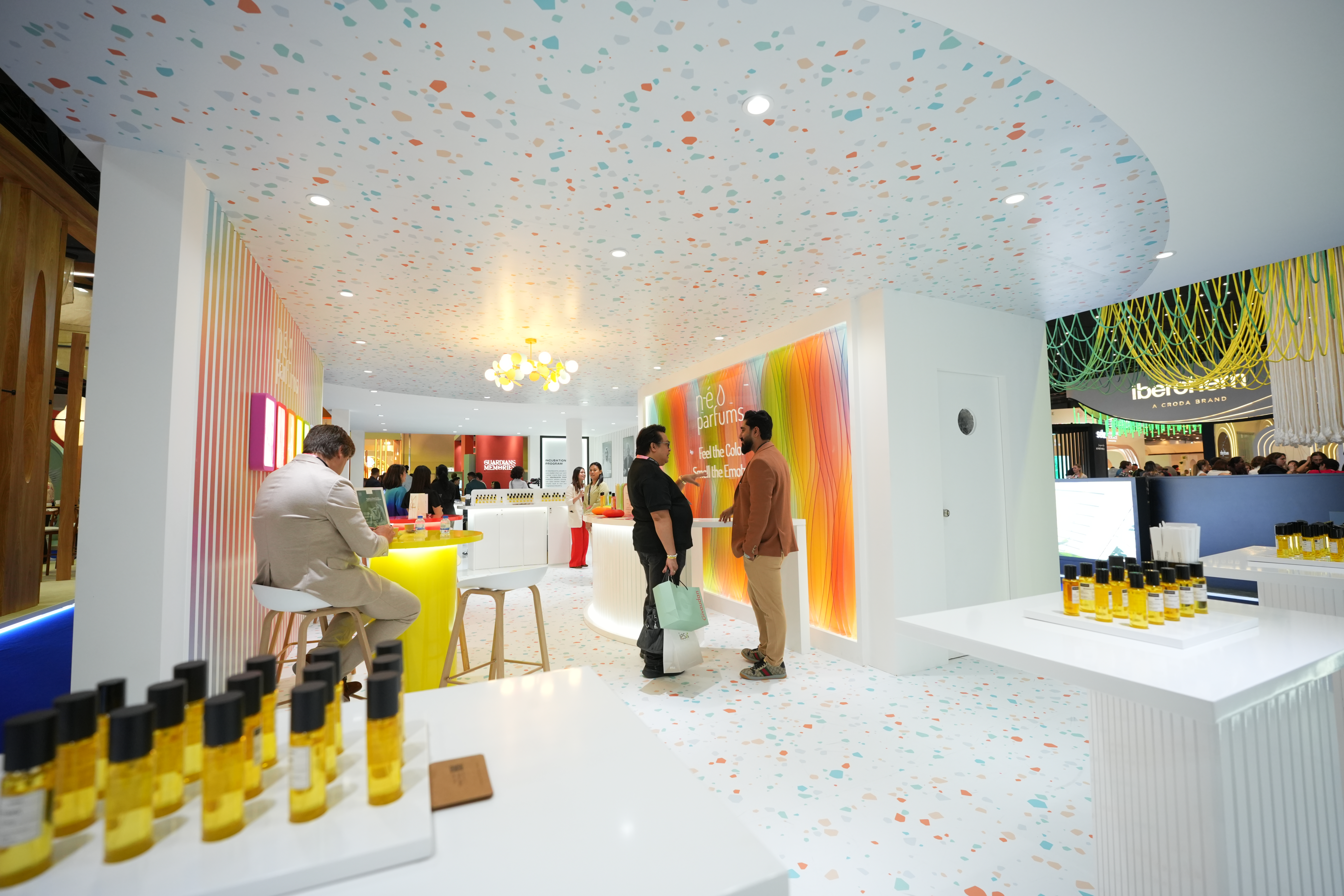 IDENTISCENTS - BEAUTY WORLD 2025 Background