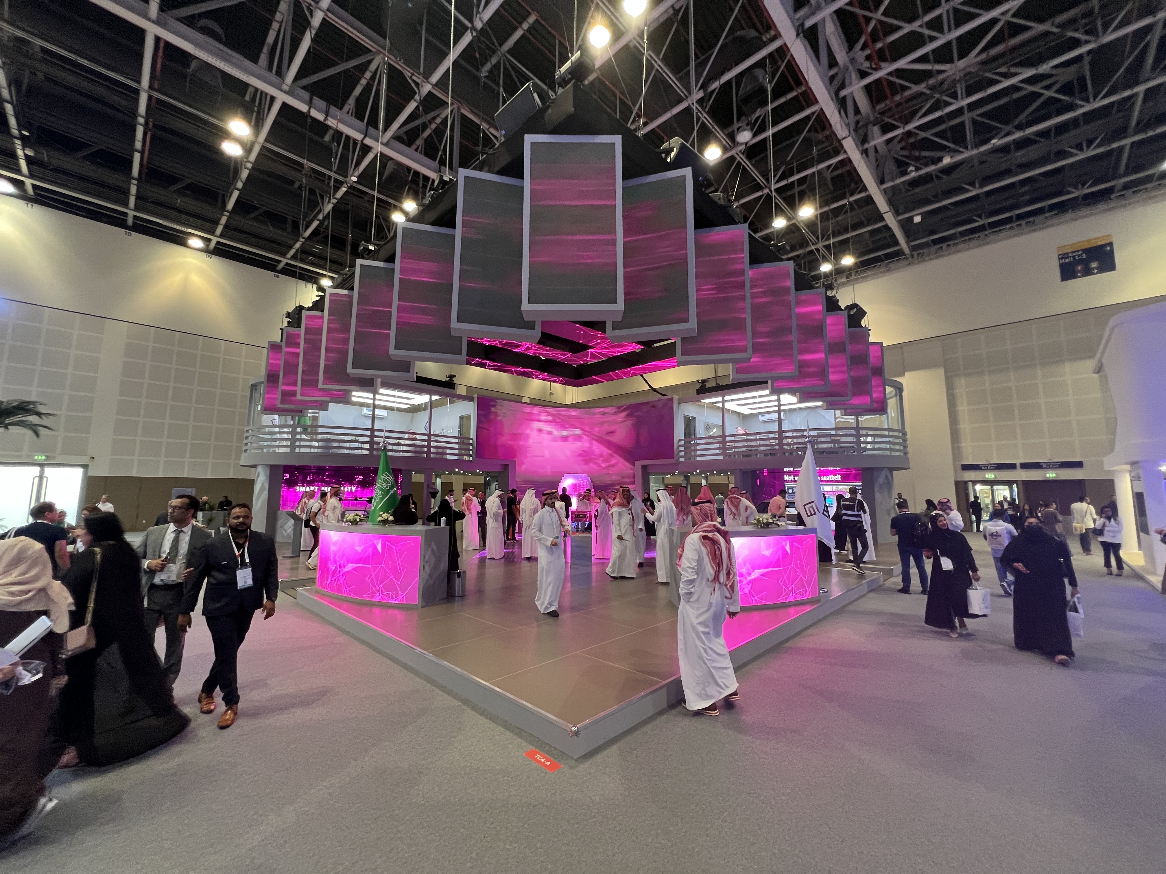 Tahakom - Gitex Background