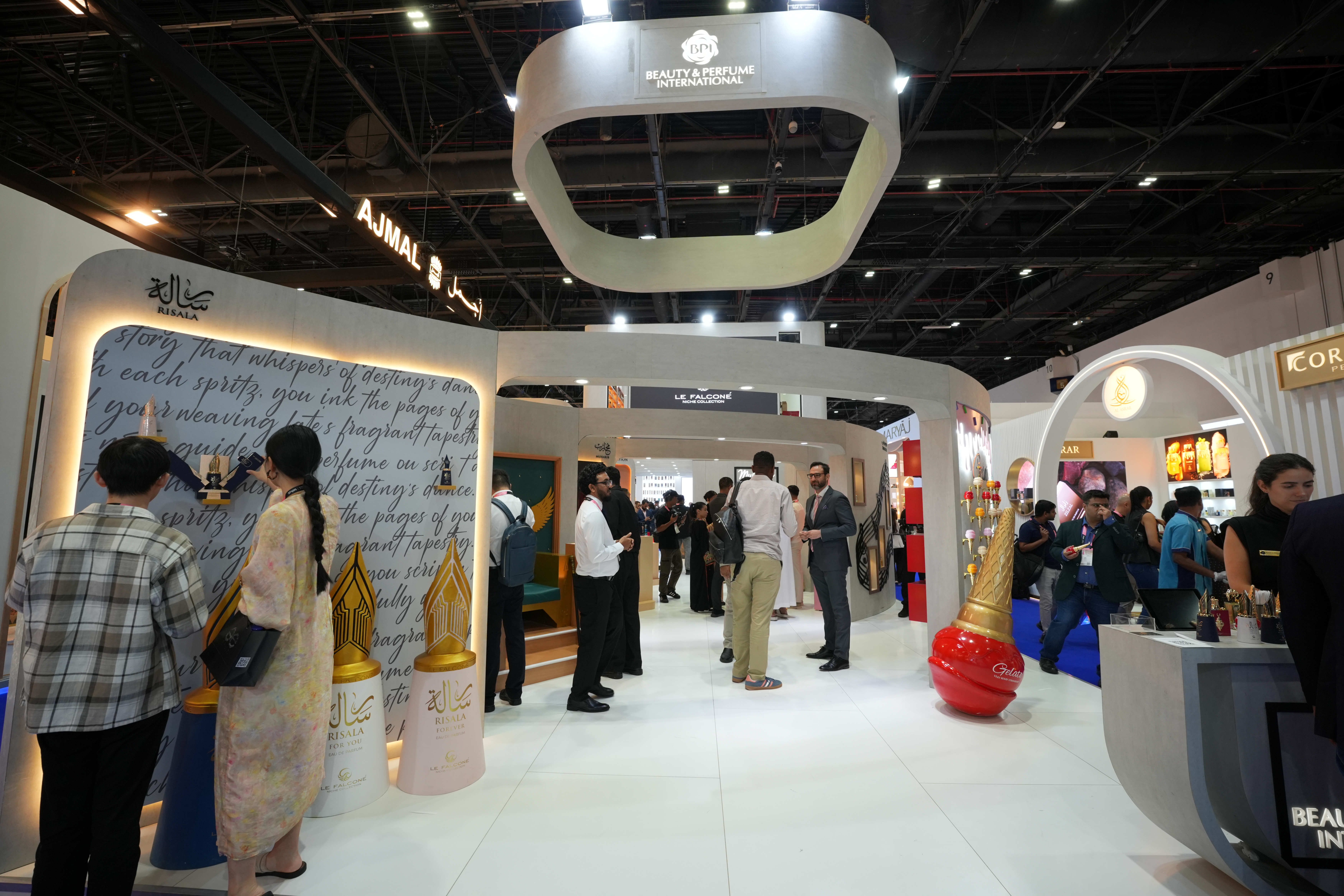 BEAUTY & PERFUME INTERNATIONAL - BEAUTY WORLD 2025 Background